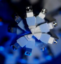 BIFASI active nozzle